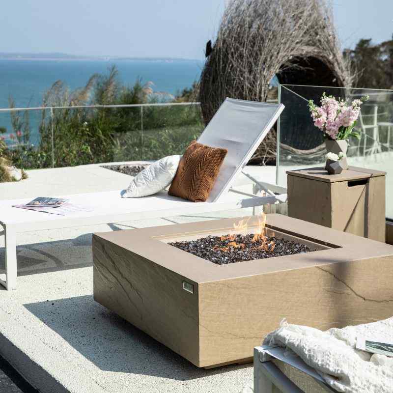 Elementi Uluru Fire Table with flame Outdoor Lifestyle